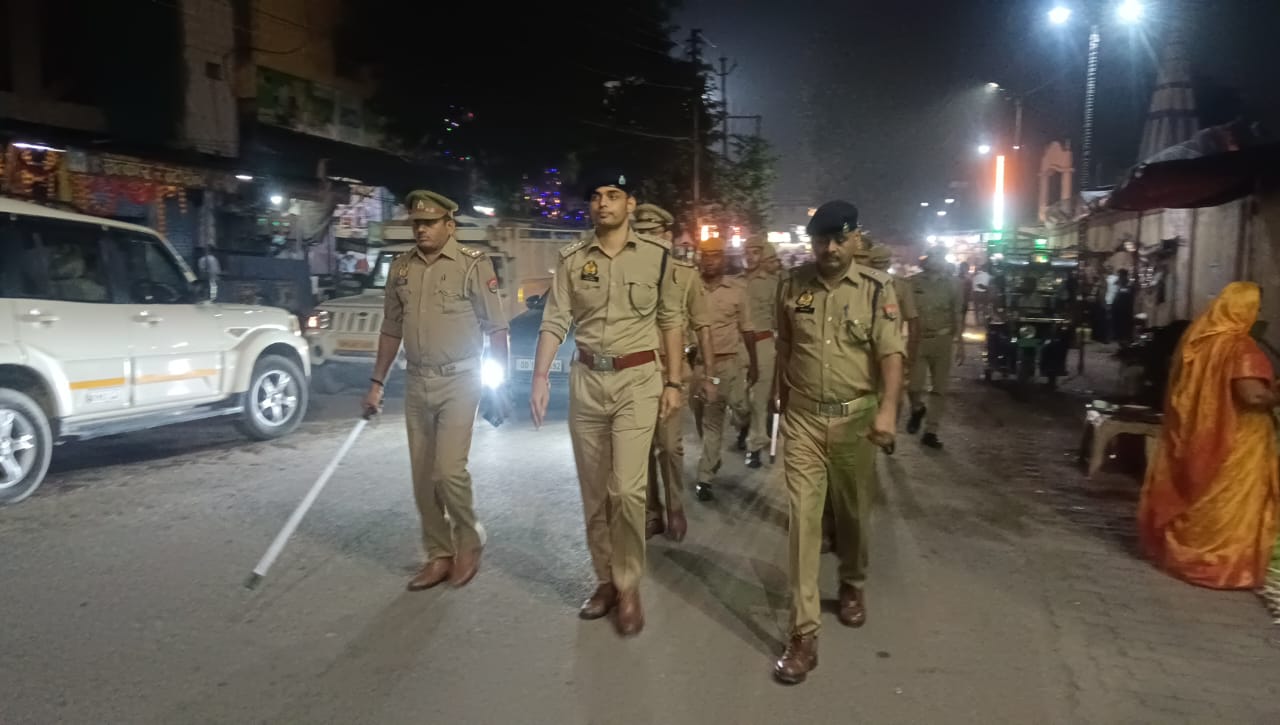 अपर पुलिस अधीक्षक मुख्यालय द्वारा थाना ओबरा क्षेत्रान्तर्गत स्थित छठ घाटों का निरीक्षण एवं थाना क्षेत्र में पैदल गश्त कर आवश्यक दिशा निर्देश दिये गये।