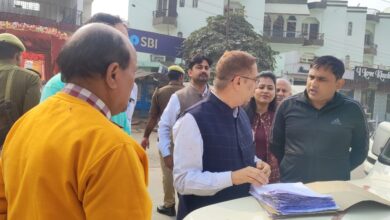 जिलाधिकारी ने भ्रमणशील रहकर विशेष प्रगाढ़ पुनरीक्षण अभियान के बूथों का किए निरीक्षण