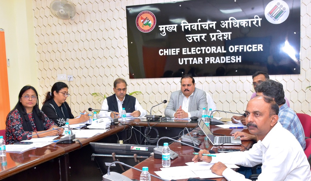 UPमुख्य निर्वाचन अधिकारी ने सभी जिला निर्वाचन अधिकारियों के साथ वर्चुअल बैठक कर समीक्षा की