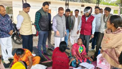 जिलाधिकारी ने नगर पालिका परिषद राबर्ट्सगंज के बूथ का किया औचक निरीक्षण 