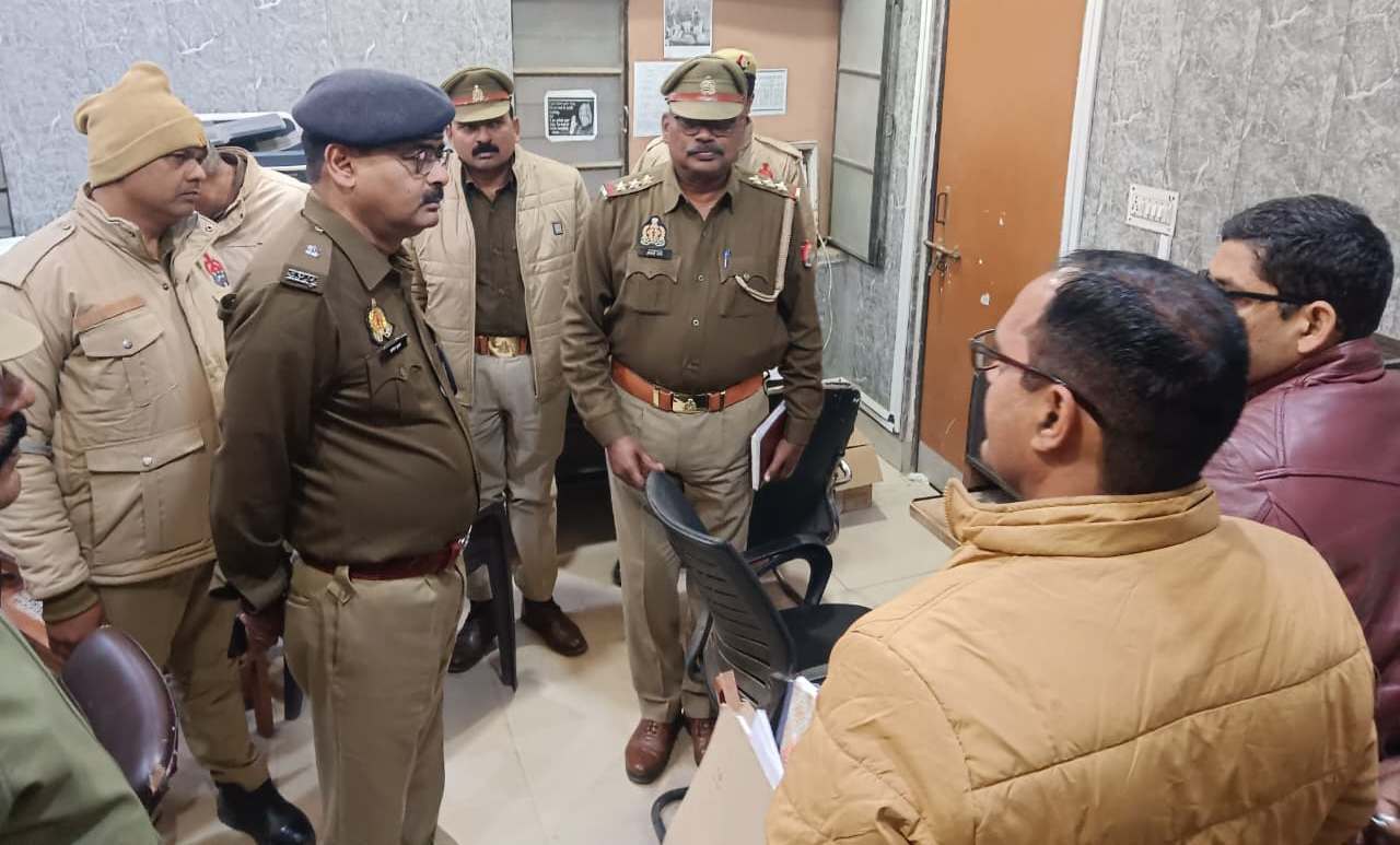 अपर पुलिस अधीक्षक (मुख्यालय) द्वारा थाना रॉबर्ट्सगंज का निरीक्षण
