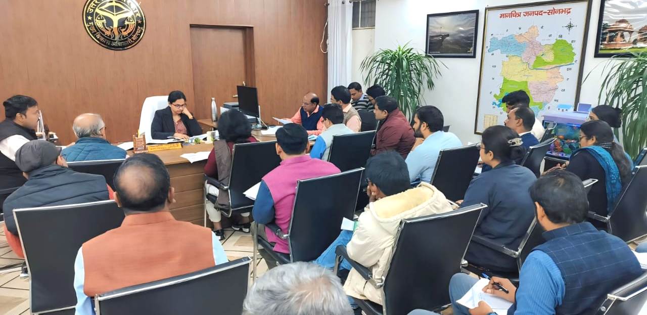 मुख्य विकास अधिकारी ने आकांक्षी जनपद विकास कार्यों की समीक्षा की
