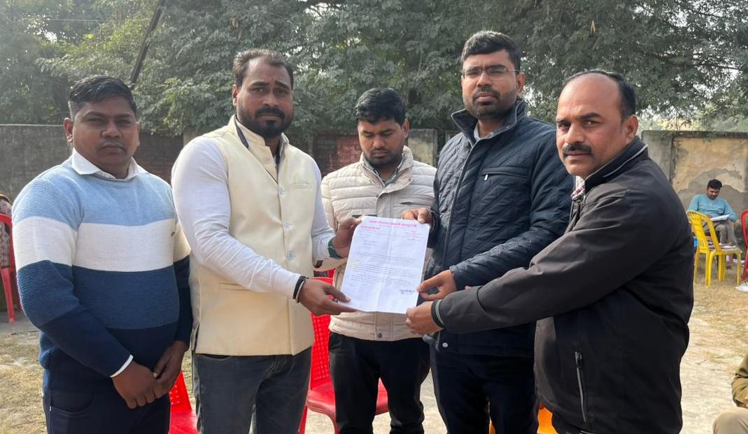 बारी में अलाव रखवाने, जरूरतमंदों में कंबल वितरण कराने हेतु एसडीएम को सौंपा ज्ञापन-गोविंद भारद्वाज