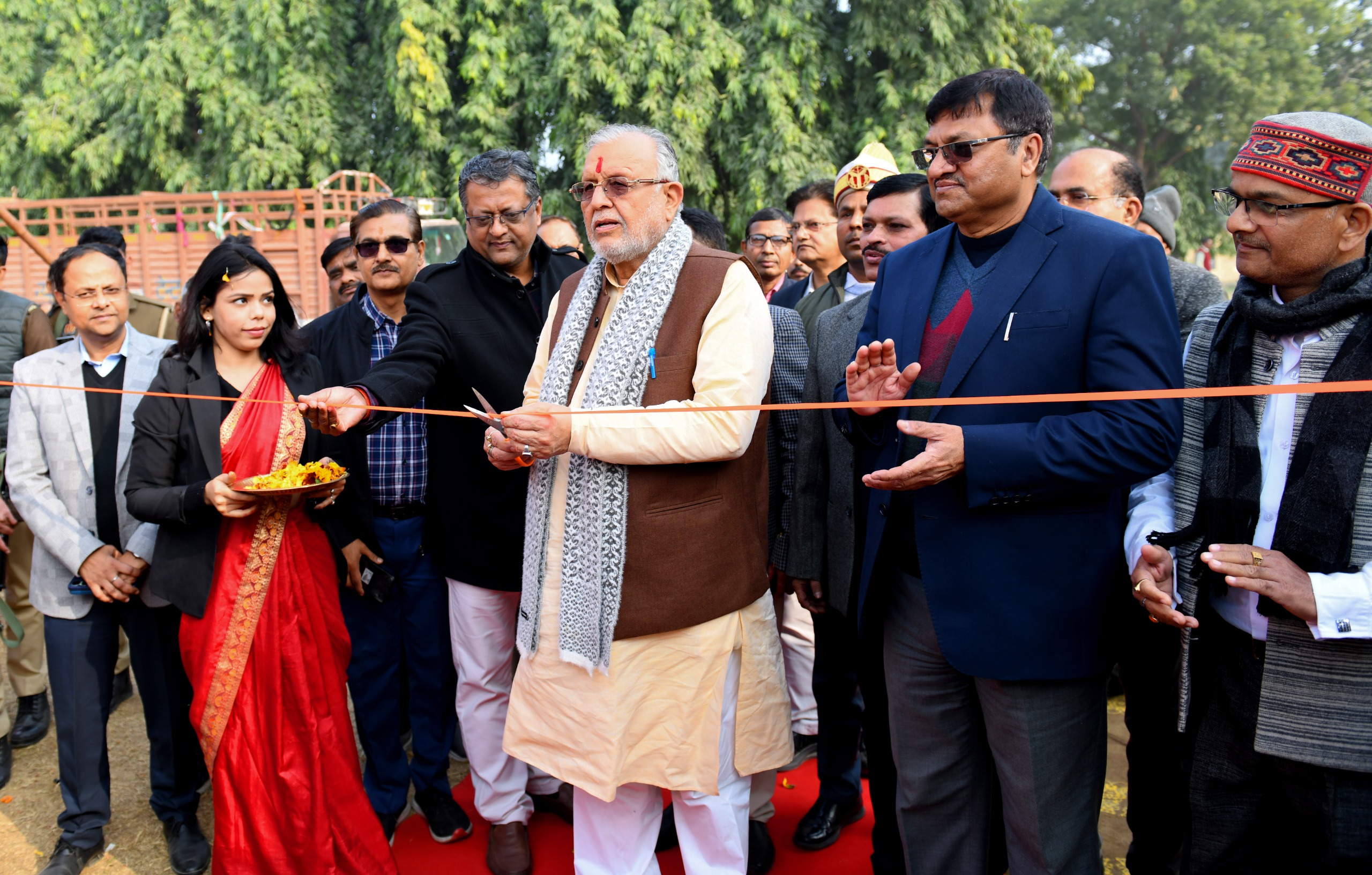 स्वदेशी से समृद्धि की ओर उत्तर प्रदेश, योगी सरकार के नेतृत्व में खादी एवं ग्रामोद्योगी प्रदर्शनी का शुभारंभ स्वदेशी से समृद्धि की ओर उत्तर प्रदेश, योगी सरकार के नेतृत्व में खादी एवं ग्रामोद्योगी प्रदर्शनी का शुभारंभ