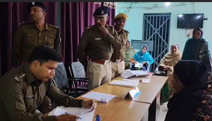 बैरगनिया थाना में एसपी अमित रंजन के नेतृत्व में लगा जनता दरबार , कुल 13 पहुचे.