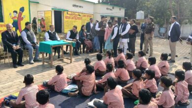 जिलाधिकारी ने प्राथमिक विद्यालय बहेराडाड़ का किये औचक निरीक्षण, 