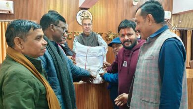 निर्वाचक नामावली से कोई भी अर्ह मतदाता का नाम अपमार्जित न हो तथा अनर्ह व्यक्ति का नाम न जुड़े-जिला निर्वाचन अधिकारी
