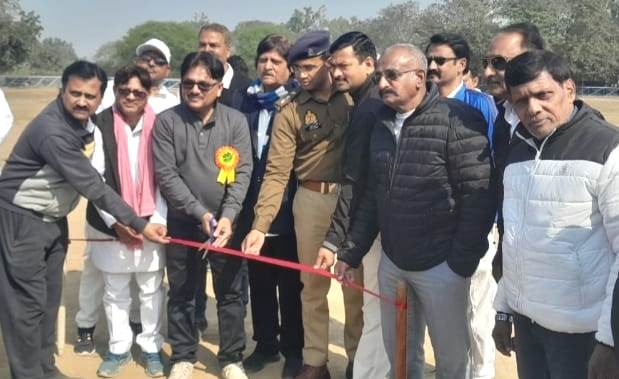 अंबेडकर स्टेडियम-क्रिकेट मैच में प्रशासन की टीम रही चैम्पियन