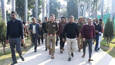 जिलाधिकारी ने वरिष्ठ अधिकारियों के साथ खुसरो बाग में बनाए गए होल्डिंग एरिया का किया निरीक्षण,