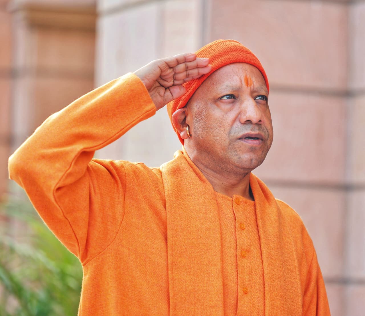 मुख्यमंत्री ने 77वें गणतंत्र दिवस पर अपने सरकारी आवास पर राष्ट्रीय ध्वज फहराया