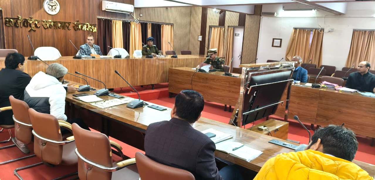 तेज रफ्तार एवं ओवर लोड़िग वाहनों के विरूद्ध कार्यवाही सुनिश्चित की जायें। जिलाधिकारी