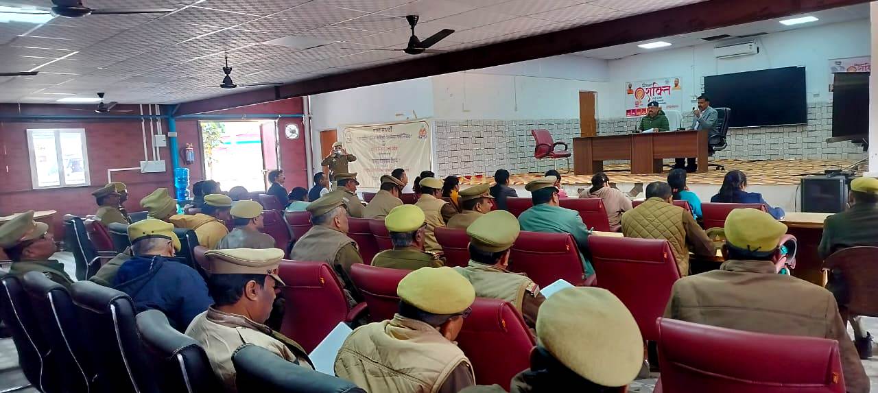 क्षेत्राधिकारी नगर की अध्यक्षता में पुलिस लाइन चुर्क में की गयी एसजेपीयू एवं एएचटीयू की समीक्षा बैठक