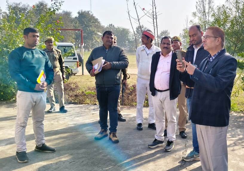 जिलाधिकारी ने मिनी स्टेडियम कठपुरवा का किये औचक निरीक्षण