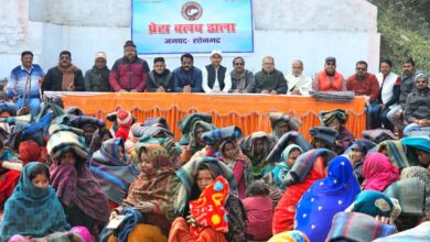 प्रेस क्लब डाला द्वारा जरूरतमंद लोगों के बीच कंबल का वितरण