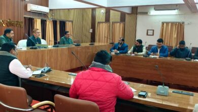 पेट्रोल पम्पों पर अनाधिकृत तरीके से खड़े वाहन पाये जाने पर सम्बन्धित के विरूद्ध की जायेगी कार्यवाही-जिलाधिकारी