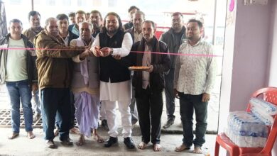 चास में ऑटो ई-रिक्शा शोरूम का कांग्रेस नेता देव शर्मा ने किया उद्घाटन  