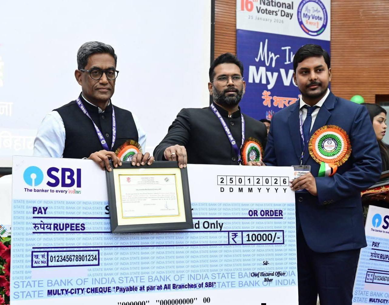 पुपरी SDM गौरव कुमार को मुख्य निर्वाचन अधिकारी ने उत्कृष्ट कार्यों के लिए किया सम्मानित मिला अवार्ड