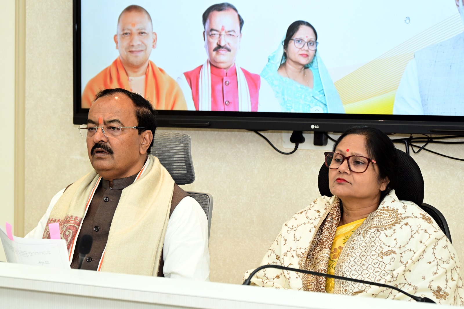 उप मुख्यमंत्री केशव प्रसाद मौर्य ने ग्राम्य विकास विभाग के कार्यों की समीक्षा की