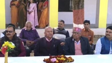 रेलकर्मचारी इंटर कॉलेज चोपन में सरस्वती प्रतिमा का अनावरण, बसंत पंचमी पर जिला विद्यालय निरीक्षक ने किया पूजन.