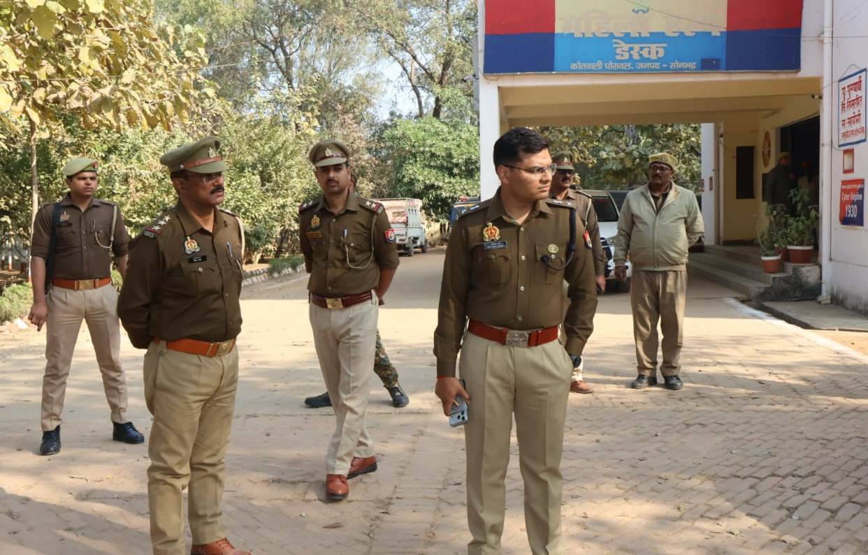 सोनभद्र-कानून-व्यवस्था को और सुदृढ़ करने हेतु पुलिस अधीक्षक का थाना घोरावल में औचक निरीक्षण, दिए गए सख्त दिशा-निर्देश