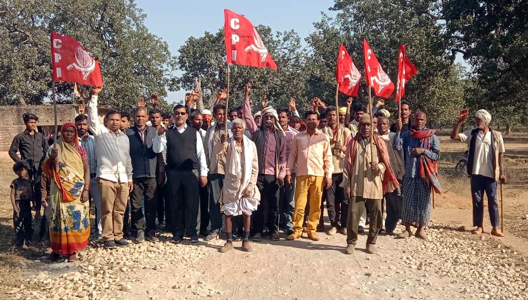 पटवध-बसुहारी मार्ग के निर्माण में अनियमितता व देरी को लेकर भाकपा ने सांकेतिक प्रदर्शन कर आंदोलन की दी चेतावनी। पटवध-बसुहारी मार्ग के निर्माण में अनियमितता व देरी को लेकर भाकपा ने सांकेतिक प्रदर्शन कर आंदोलन की दी चेतावनी।