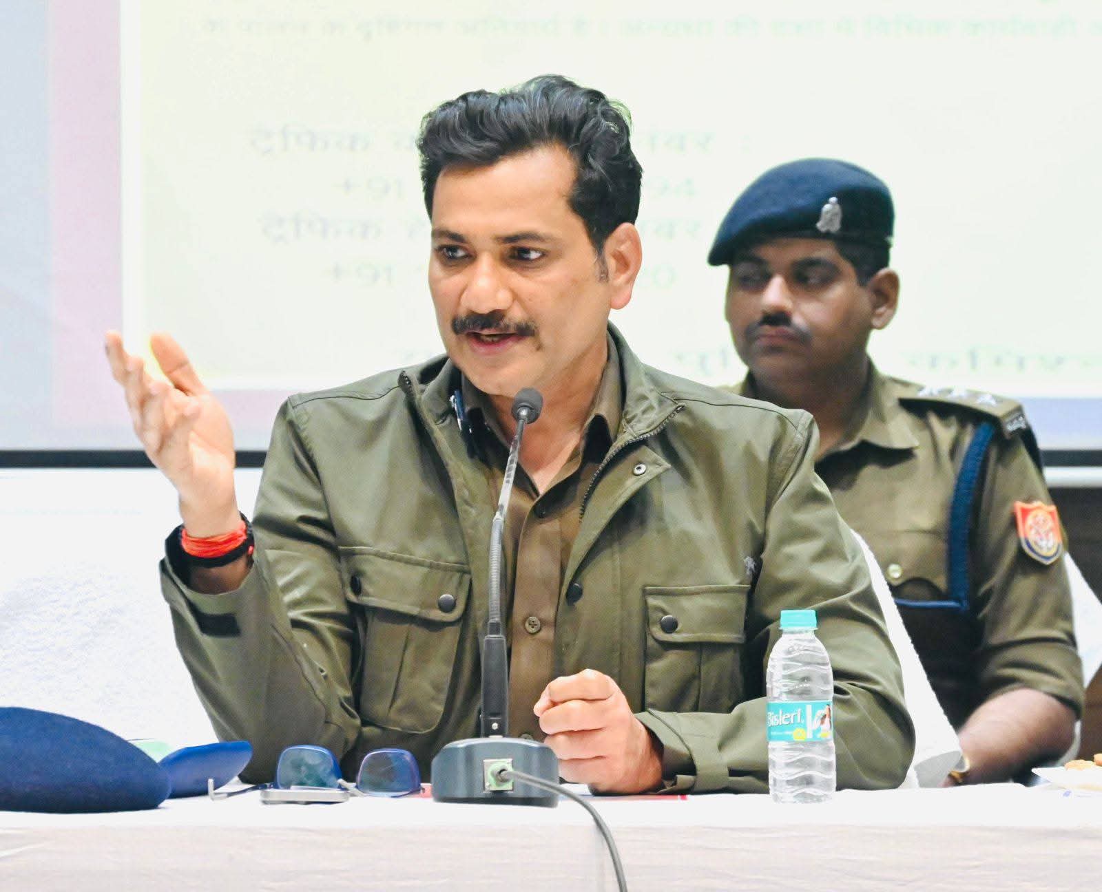 मैरिज लॉन/बैंक्वेट हॉल संचालकों एवं डीजे संचालकों के साथ एक महत्वपूर्ण गोष्ठी आयोजित-पुलिस आयुक्त मोहित अग्रवाल