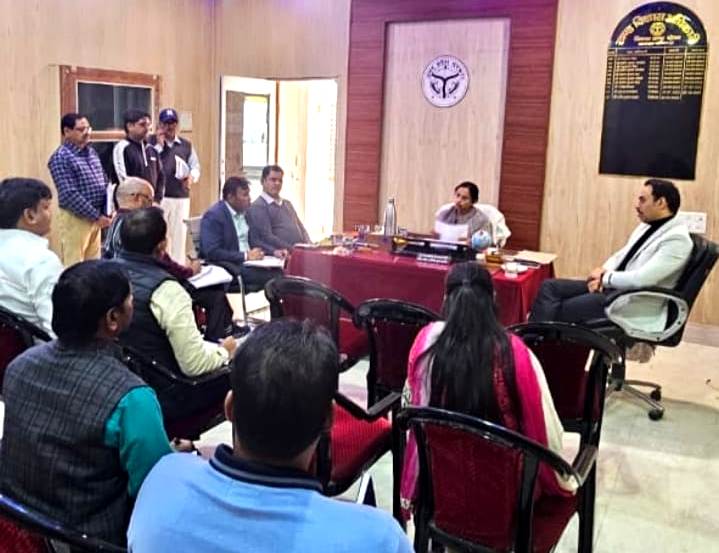 सीडीओ जागृति अवस्थी ने किया चोपन ब्लॉक का औचक निरीक्षण, लापरवाही बर्दाश्त नहीं की जाएगी। सीडीओ जागृति अवस्थी ने किया चोपन ब्लॉक का औचक निरीक्षण, लापरवाही बर्दाश्त नहीं की जाएगी।