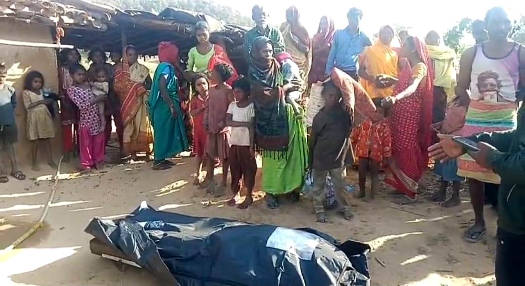 युवक का शव अचानक घर पहुंचने से इलाके में सनसनी