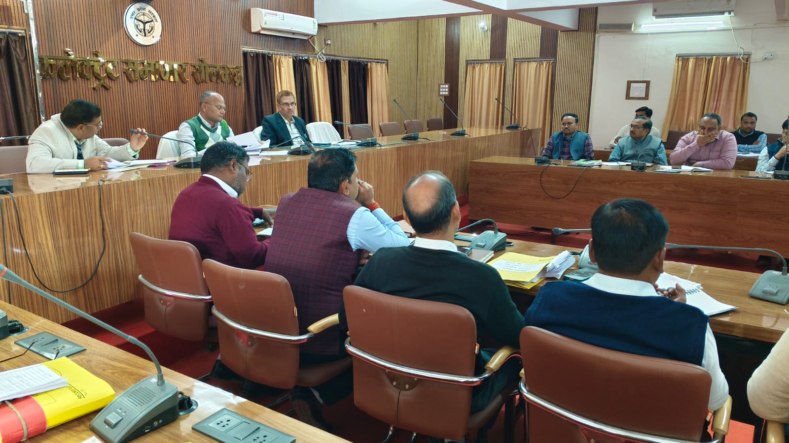 जनगणना की तैयारियों को लेकर जिलाधिकारी ने अधिकारियों के साथ की बैठक जनगणना की तैयारियों को लेकर जिलाधिकारी ने अधिकारियों के साथ की बैठक