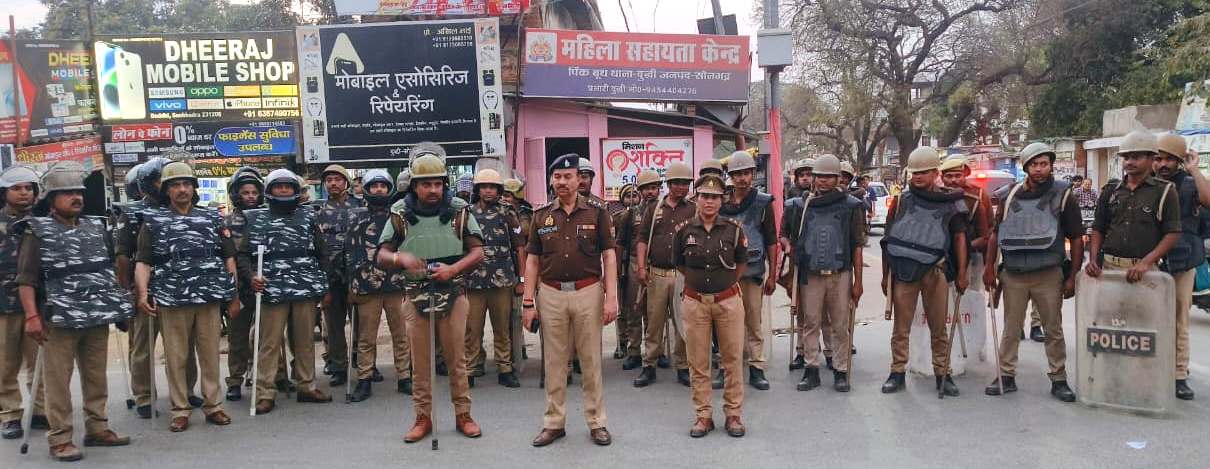 होली पर्व एवं पवित्र रमजान माह के दृष्टिगत जनपद में शांति, सुरक्षा एवं फ्लैग मार्च