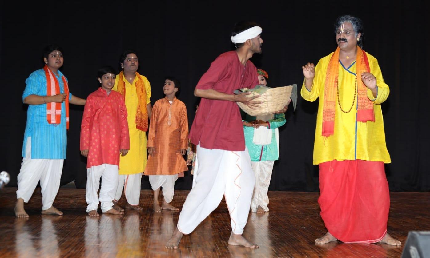 झूठ, लालच और ठहाकों का मंचन: ‘मोटे राम का निमंत्रण’ से नाट्य समारोह की शानदार शुरुआत