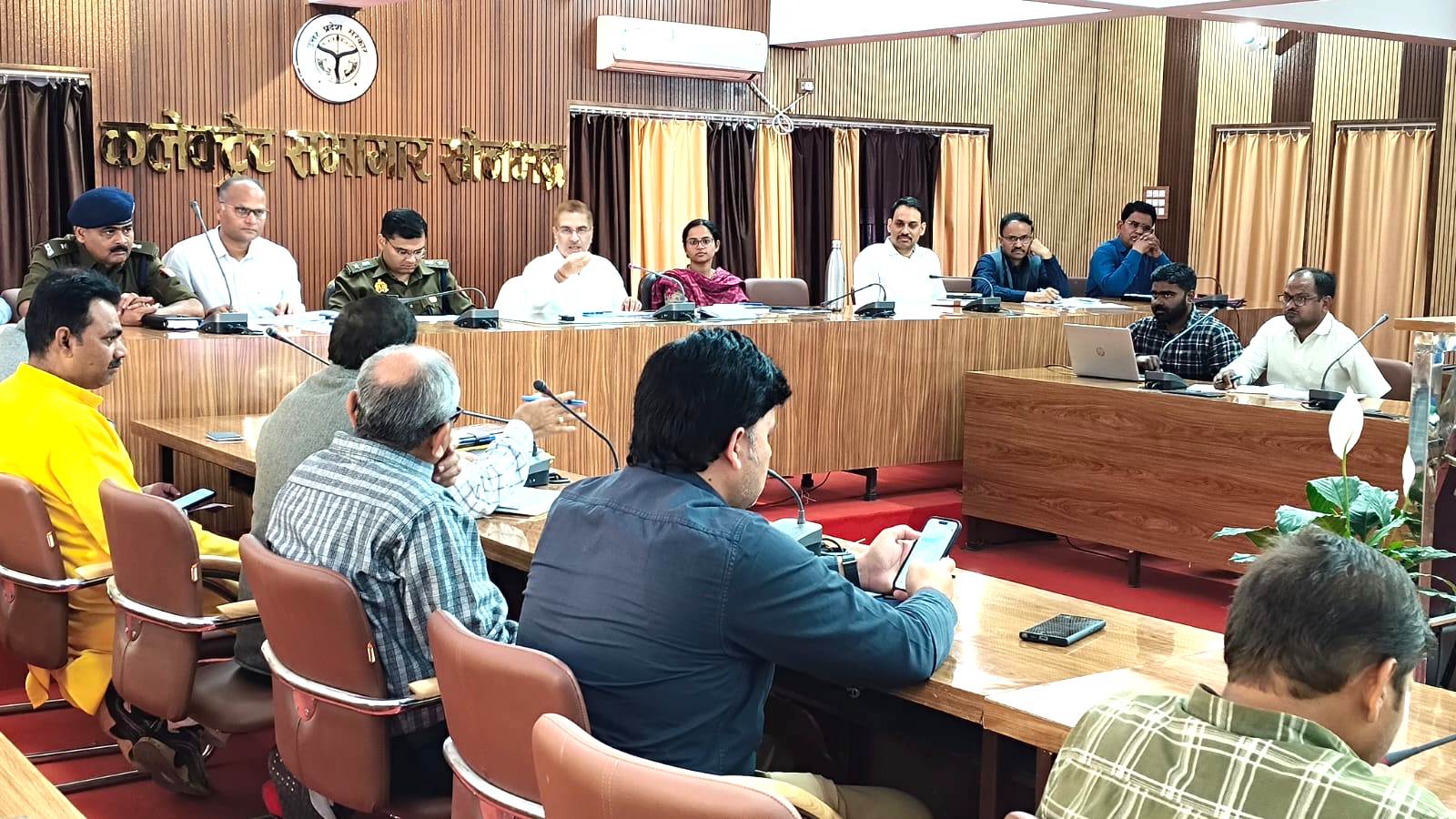  जिलाधिकारी व पुलिस अधीक्षक की अध्यक्षता मेें पीस कमेटी की बैठक सम्पन्न