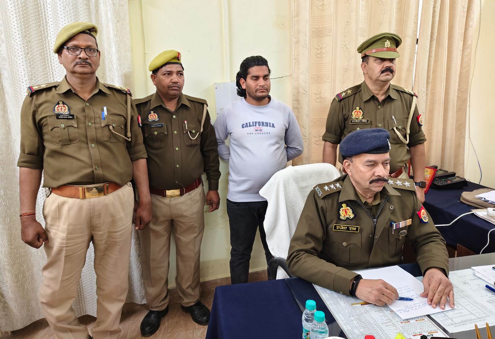 जिला बदर, टॉप-टेन अपराधी व गुण्डा एक्ट के अभियुक्त को किया गिरफ्तार-