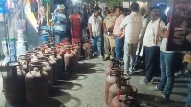 ओबरा-दुकानों पर छापेमारी में 36 गैस सिलेंडर बरामद.!