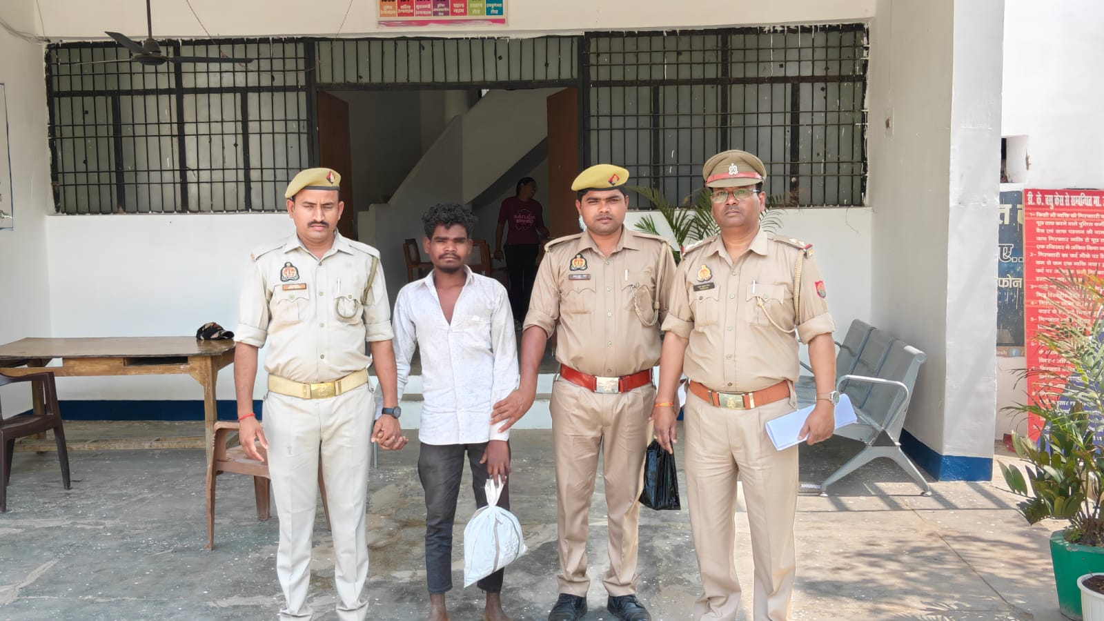 थाना चोपन पुलिस द्वारा 01 किग्रा 200 ग्राम अवैध गांजा के साथ 01 अभियुक्त को किया गया गिरफ्तार