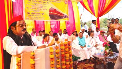 सोनभद्र-हरी झंडी के बीच उजागर हुई बदहाली, ओबरा स्टेशन पर शौचालय बंद, पानी की कमी,