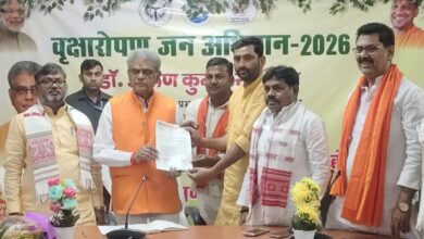 सोनभद्र-अल्ट्राटेक के कचडे से फैल रही है ज़हरीली दुर्गंध, आम जनता का जीना हुआ मुश्किल, राज्य मंत्री को सौंपा ज्ञापन, 