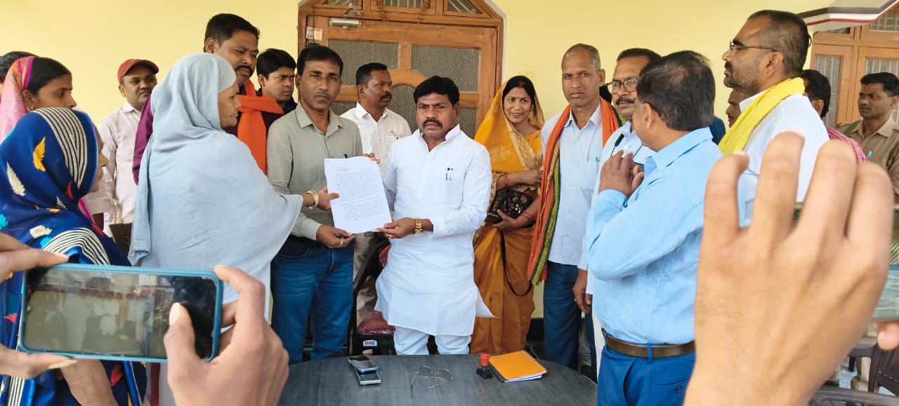 डाला-कचरे से फैल रहा है भयंकर दुर्गंध.! सात सूत्री मांग, राज्य मंत्री, सदर विधायक, जिलाधिकारी को ज्ञापन.!