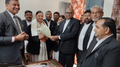 न्यायिक अधिकारियों का माल्यार्पण कर स्मृति चिन्ह, अंगवस्त्र देकर की गई भावभीनी विदाई