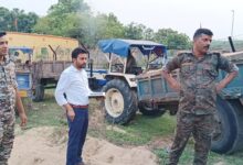 खनन विभाग ने छापामारी अभियान चलाकर 6 अवैध बालू ढुलाई करते ट्रैक्टरों को पकड़ा