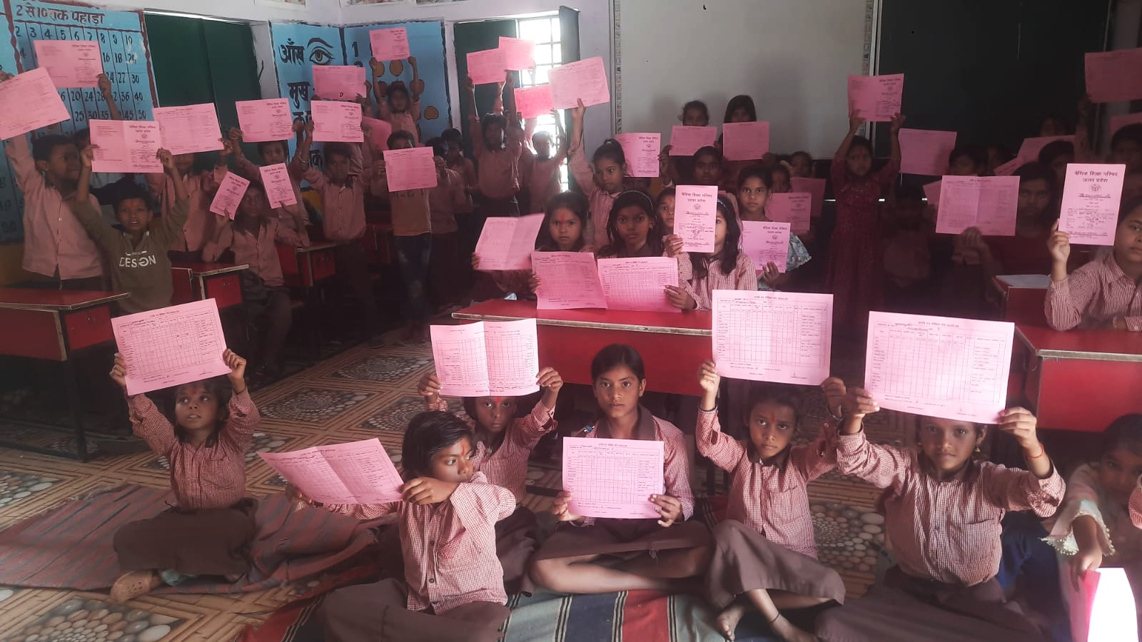 प्राथमिक विद्यालय खेतकटवा कोन प्रभारी ने रिजल्ट वितरण के साथ निकाली रैली 