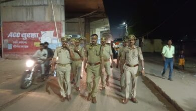 अपर पुलिस अधीक्षक द्वारा थाना रॉबर्ट्सगंज क्षेत्रान्तर्गत पैदल गश्त व सघन वाहन चेकिंग, सुरक्षा व्यवस्था का लिया जायजा