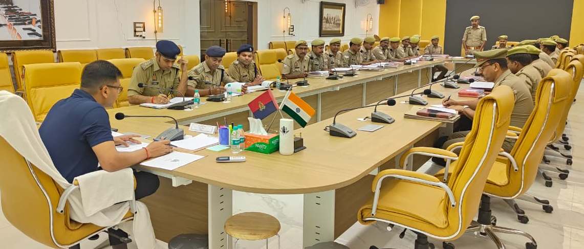 पुलिस अधीक्षक द्वारा पैरोकारों के साथ समीक्षा बैठक