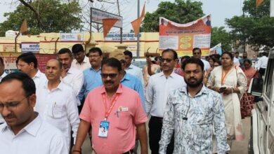 स्कूल चलो अभियान के तहत रैली मे जिला बेसिक शिक्षा अधिकारी के द्वारा हरी झंडी दिखाकर किया रवाना