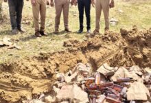 ओबरा पुलिस द्वारा 154 अभियोगों से संबंधित अवैध शराब का विनिष्टीकरण