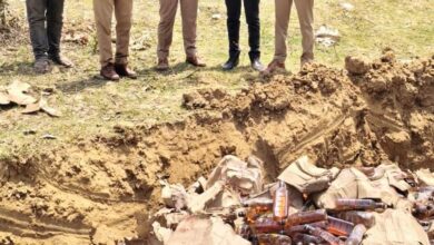 ओबरा पुलिस द्वारा 154 अभियोगों से संबंधित अवैध शराब का विनिष्टीकरण