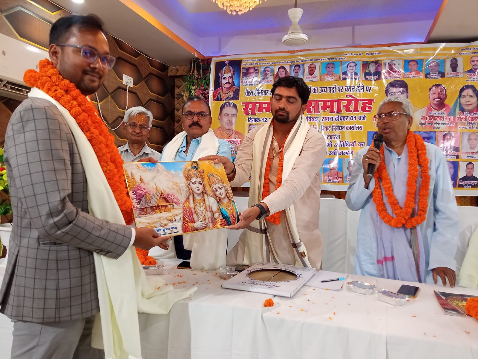 रौनियार समाज के 13 मेधावी चयनित बच्चे बच्चियों का किया गया सम्मान,