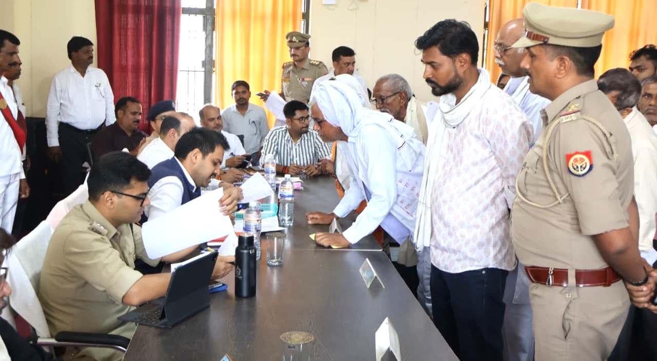 शिकायतकर्ताओं की शिकायतों का निस्तारण गुणवत्तापूर्ण व समयबद्ध तरीके से किया जाये सुनिश्चित-जिलाधिकारी