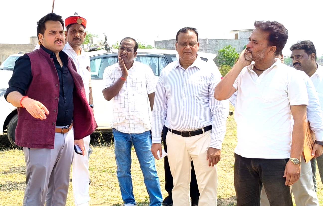 वाराणसी-शक्तिनगर राज्य मार्ग के साइड में निर्मित नाले की सफाई उपशा द्वारा 10 दिवस में करायी जाये-जिलाधिकारी