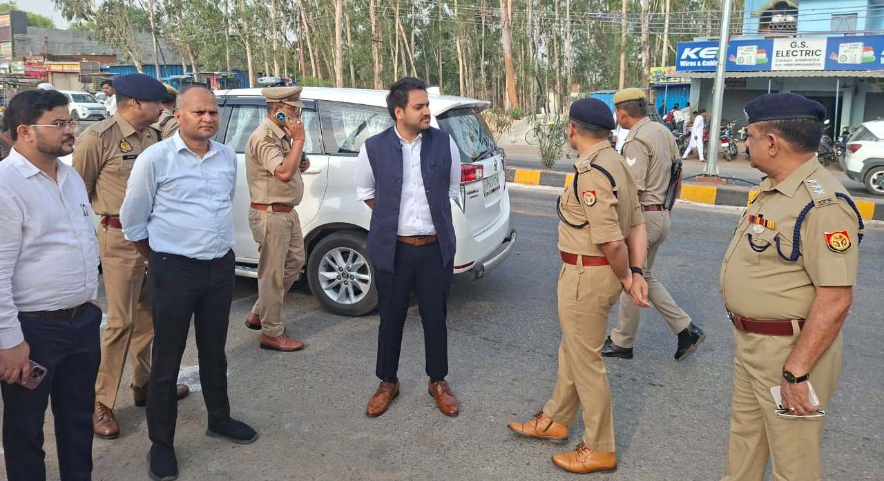 बकरीद पर्व पर ईदगाह पहुंचे जिलाधिकारी व पुलिस अधीक्षक, दी मुबारकबाद, एवं शुभकामनाएं, बकरीद पर्व पर ईदगाह पहुंचे जिलाधिकारी व पुलिस अधीक्षक, दी मुबारकबाद, एवं शुभकामनाएं,